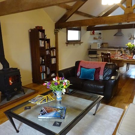 Glasbury Glanhenwye Courtyard Cottages מראה חיצוני תמונה