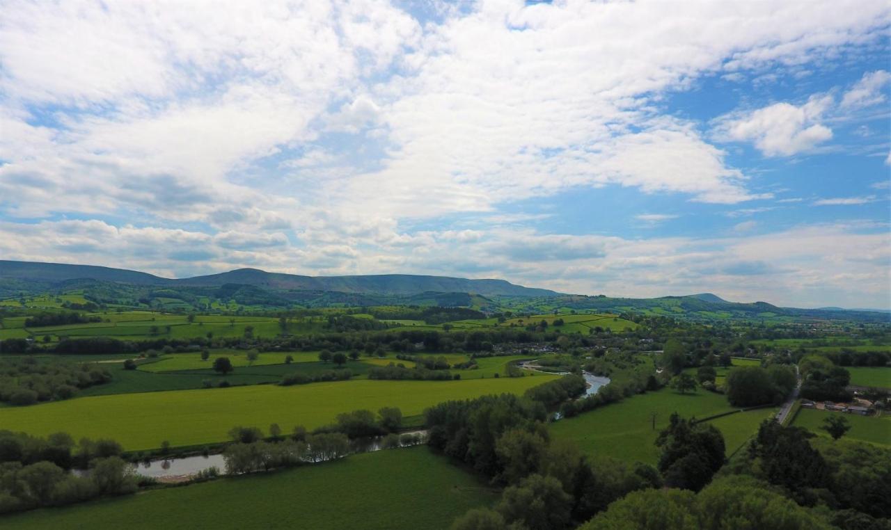 Glasbury Glanhenwye Courtyard Cottages מראה חיצוני תמונה